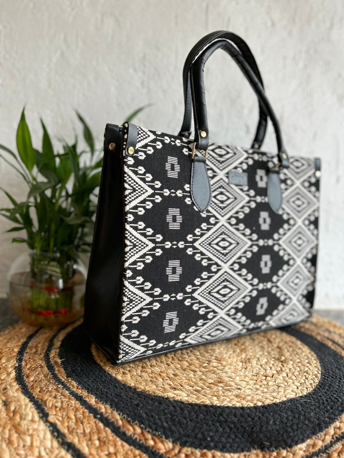 FINERY XL Jacquard Box Tote Le