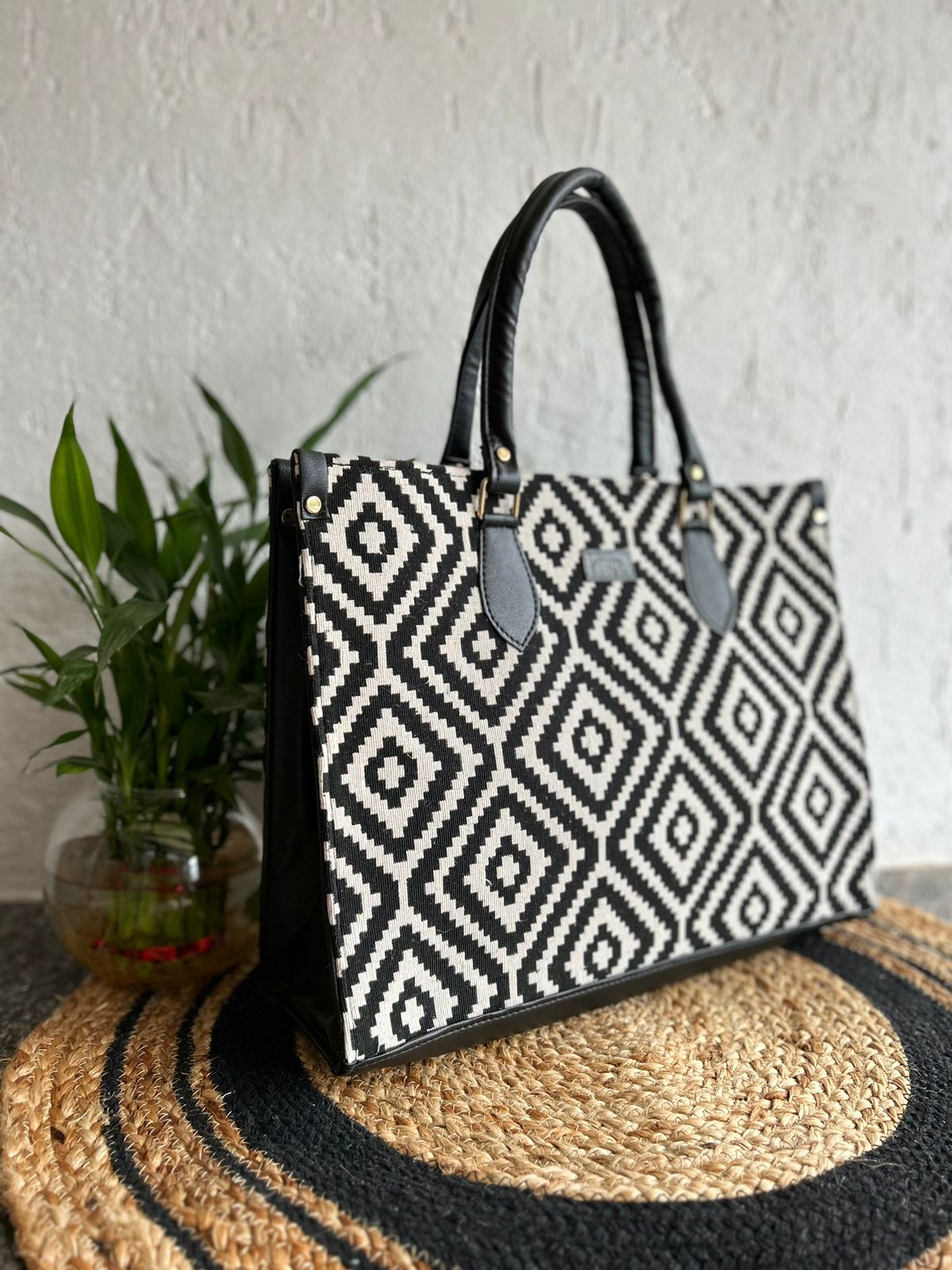 FINERY XL Jacquard Box Tote Le