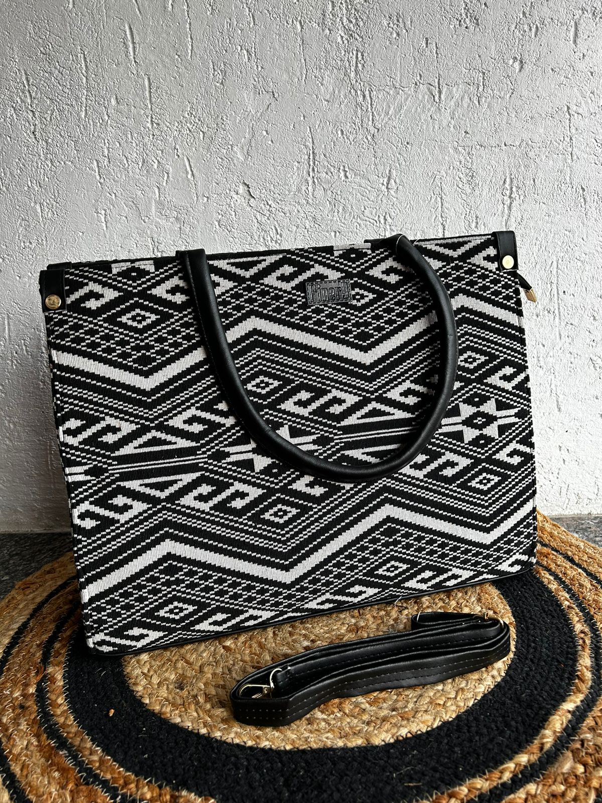 FINERY Monochrome XL Tote