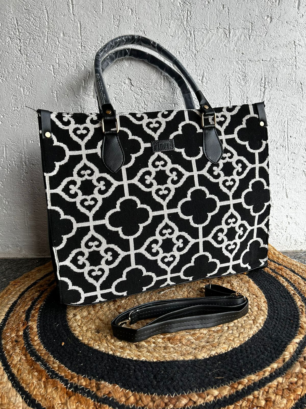 FINERY Monochrome XL Tote 