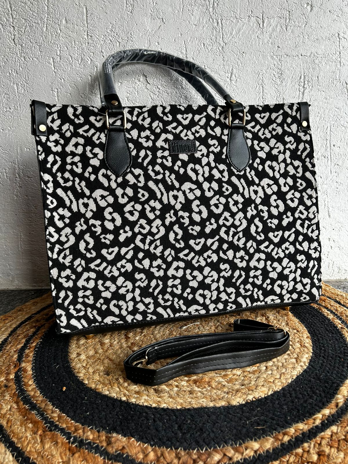 FINERY Monochrome XL Tote 